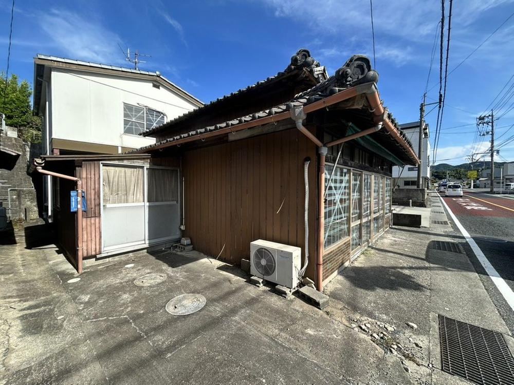 4LDK house in Shimonoseki, Yamaguchi - Photo 1