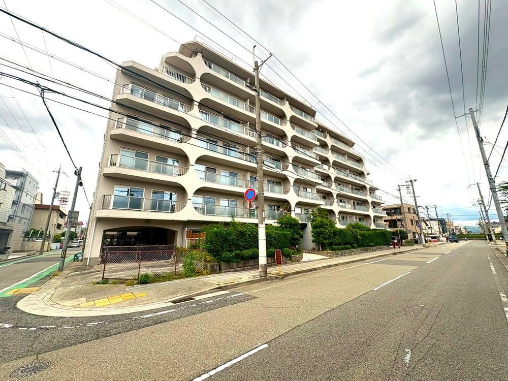 3LDK apartment in Nishinomiya, Hyogo - Photo 1