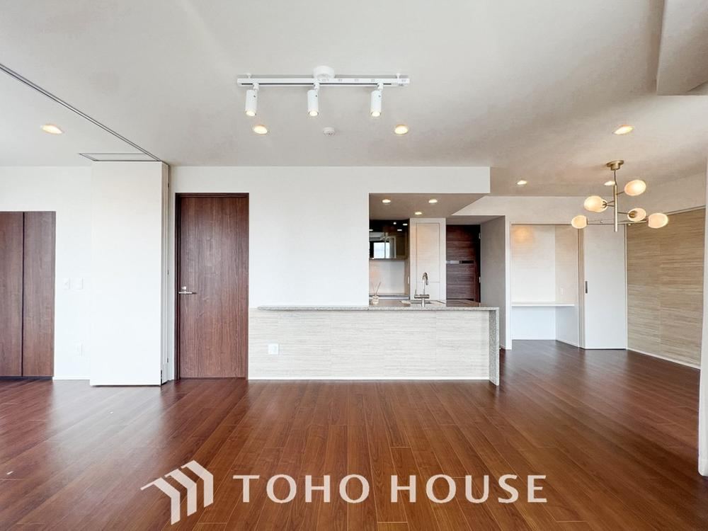 3LDK+S apartment in Nakano Ward, Tokyo - Photo 1