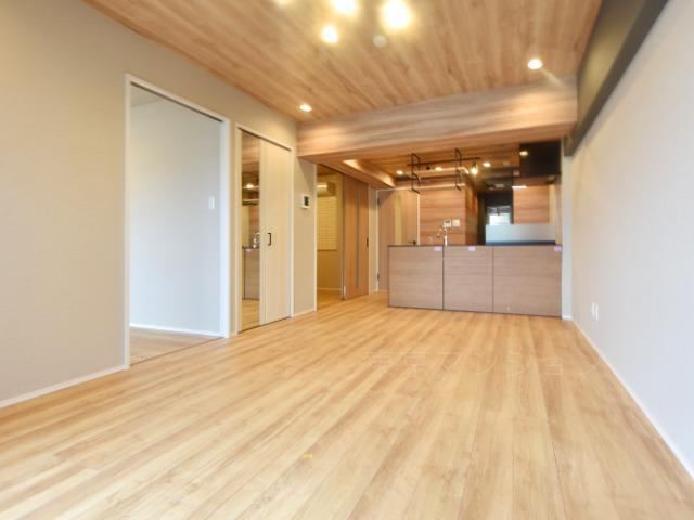 2LDK apartment in Shinjuku Ward, Tokyo - Photo 1