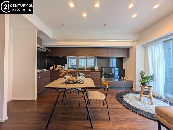 2LDK apartment in Chiyoda Ward, Tokyo - Photo 1