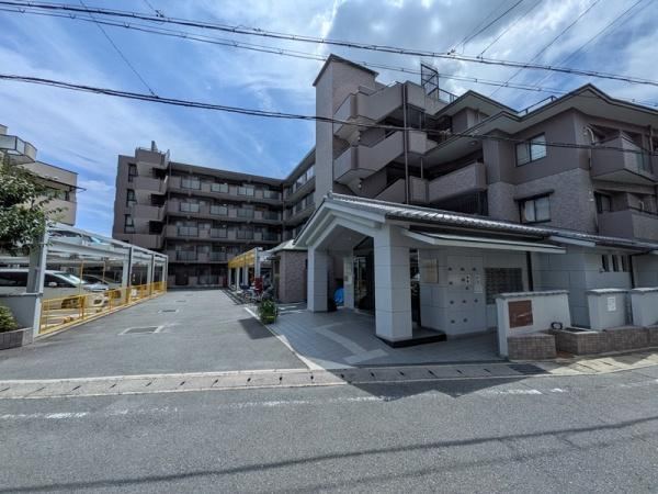 3LDK apartment in Ukyo Ward, Kyoto - Photo 1