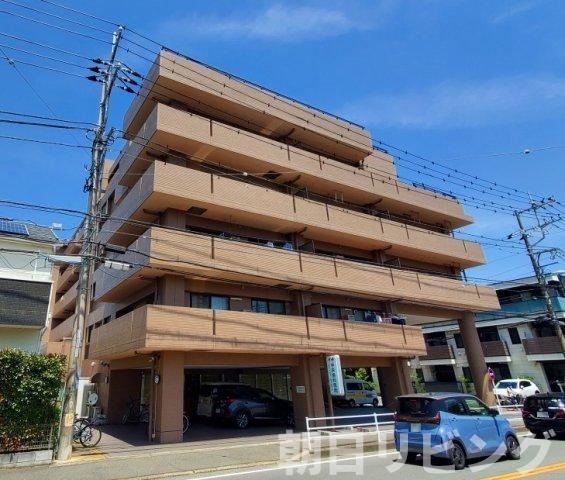 4LDK apartment in Chigasaki, Kanagawa - Photo 1