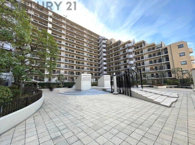 4LDK apartment in Higashinada Ward, Kobe, Hyogo - Photo 1