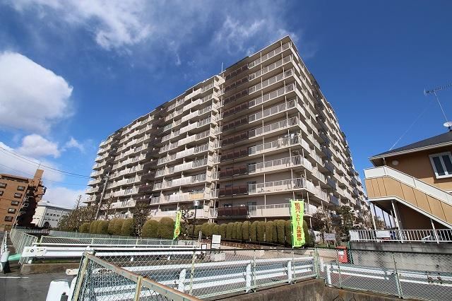 3LDK+S apartment in Sakado, Saitama - Photo 1