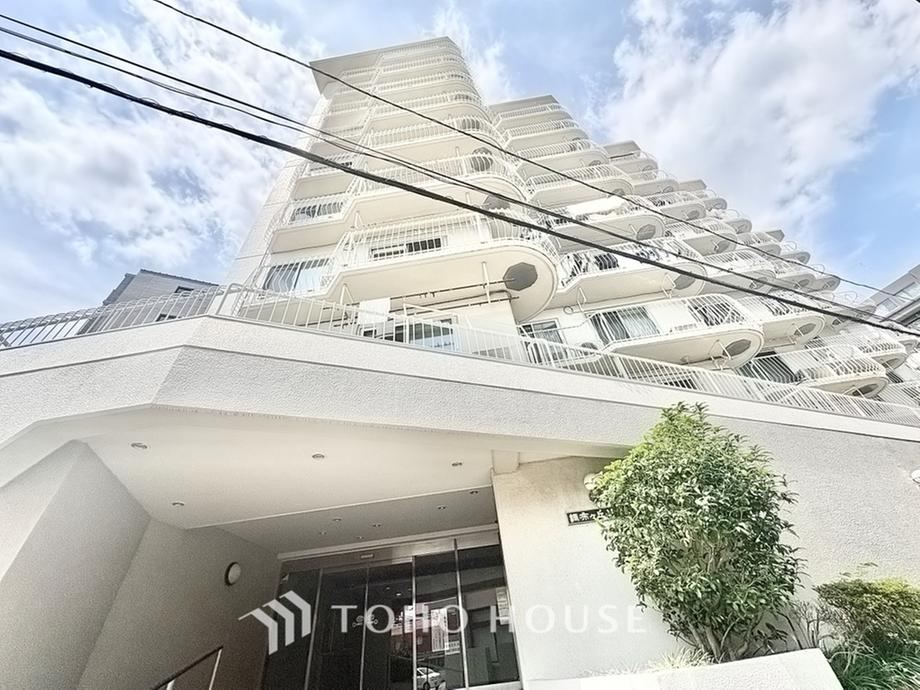 2LDK apartment in Chofu, Tokyo - Photo 1