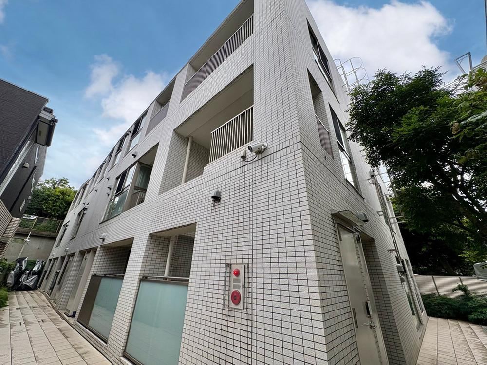 2LDK apartment in Nakano Ward, Tokyo - Photo 1