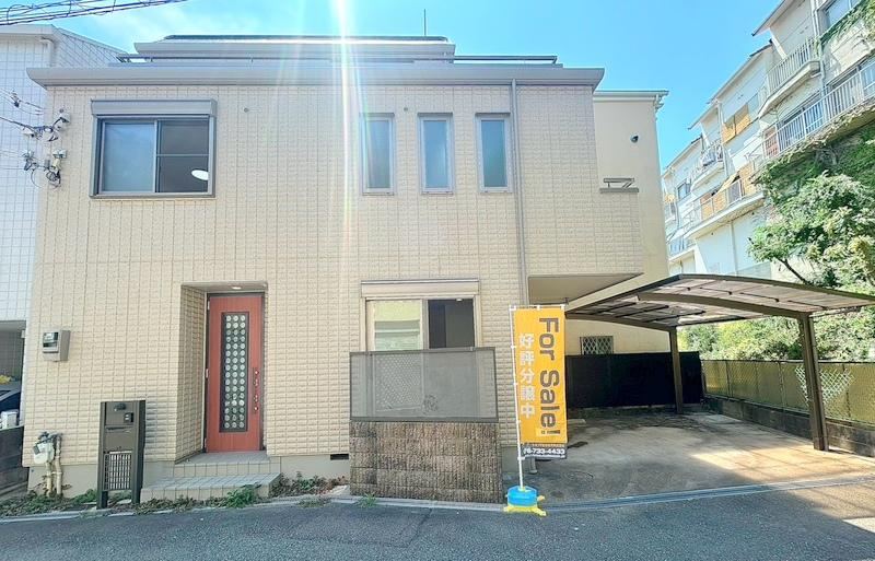 4LDK house in Tarumi Ward, Kobe, Hyogo - Photo 1