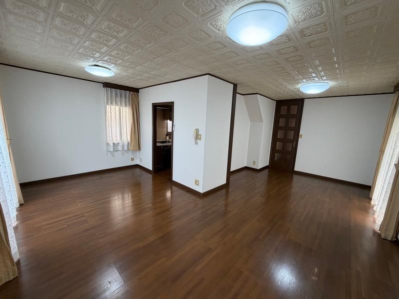 5LDK house in Takatsuki, Osaka - Photo 1