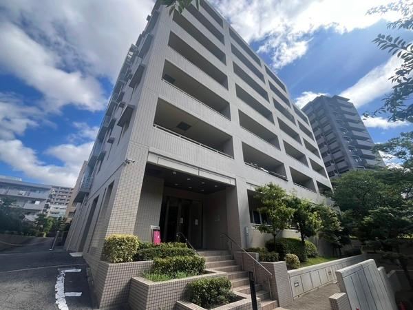 2LDK apartment in Toyonaka, Osaka - Photo 1