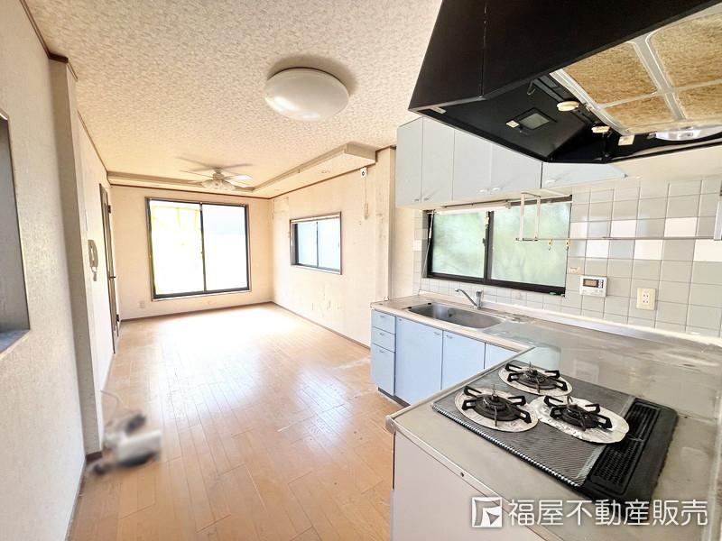6LDK house in Higashinari Ward, Osaka - Photo 1
