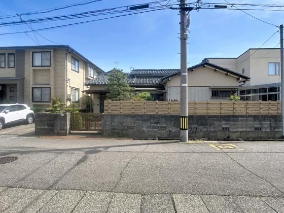 282 m² land in Kanazawa, Ishikawa - Photo 1