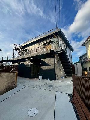 5LDK house in Hirakata, Osaka - Photo 1