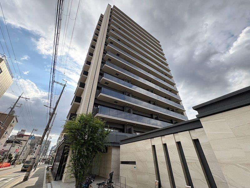 3LDK apartment in Yodogawa Ward, Osaka - Photo 1