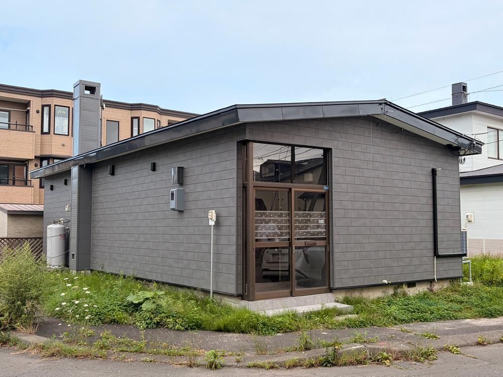 2LDK house in Tomakomai, Hokkaido - Photo 1