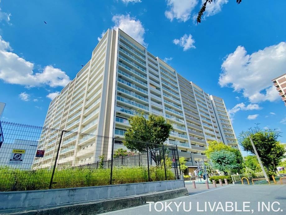 3LDK+S apartment in Kita Ward, Osaka - Photo 1