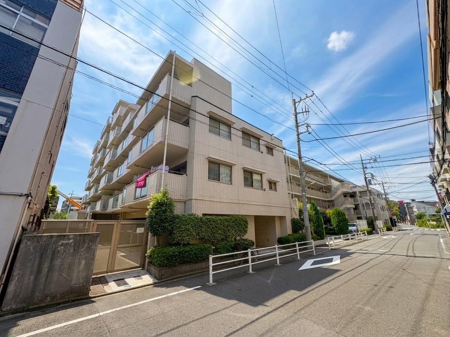 2LDK apartment in Ota Ward, Tokyo - Photo 1