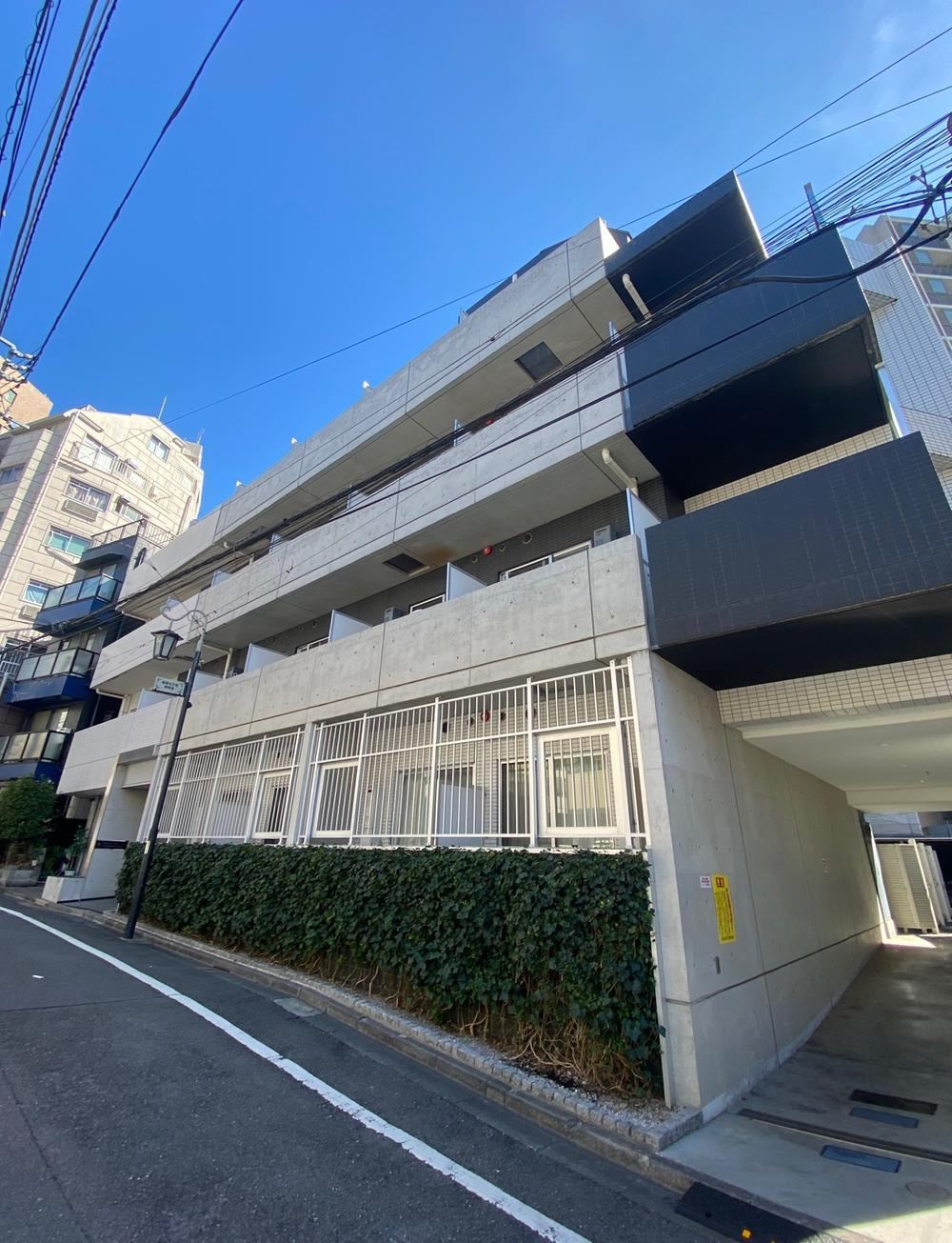 1LDK apartment in Shinjuku Ward, Tokyo - Photo 1