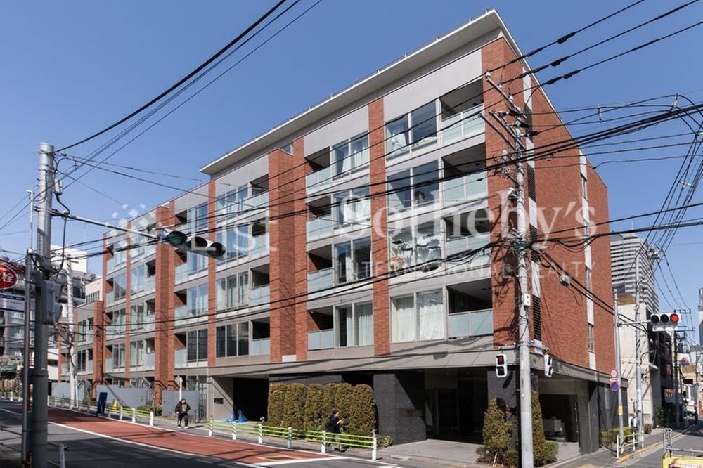 3LDK apartment in Minato Ward, Tokyo - Photo 1