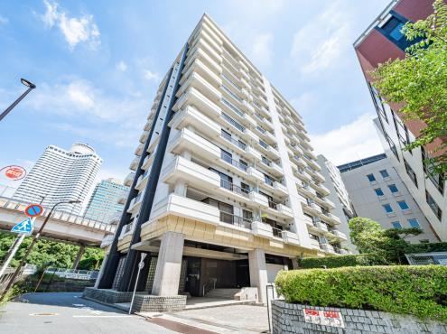 2LDK apartment in Minato Ward, Tokyo - Photo 1