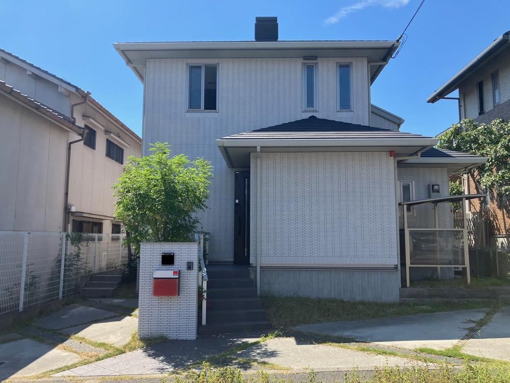 4LDK house in Tarumi Ward, Kobe, Hyogo - Photo 1