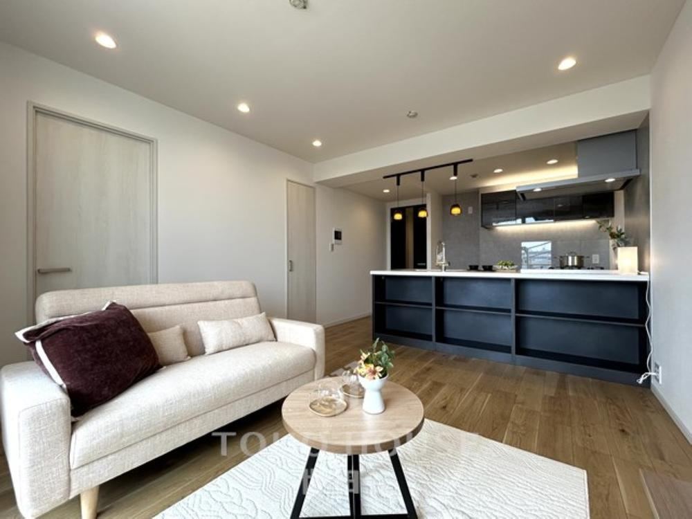 2LDK apartment in Meguro Ward, Tokyo - Photo 1