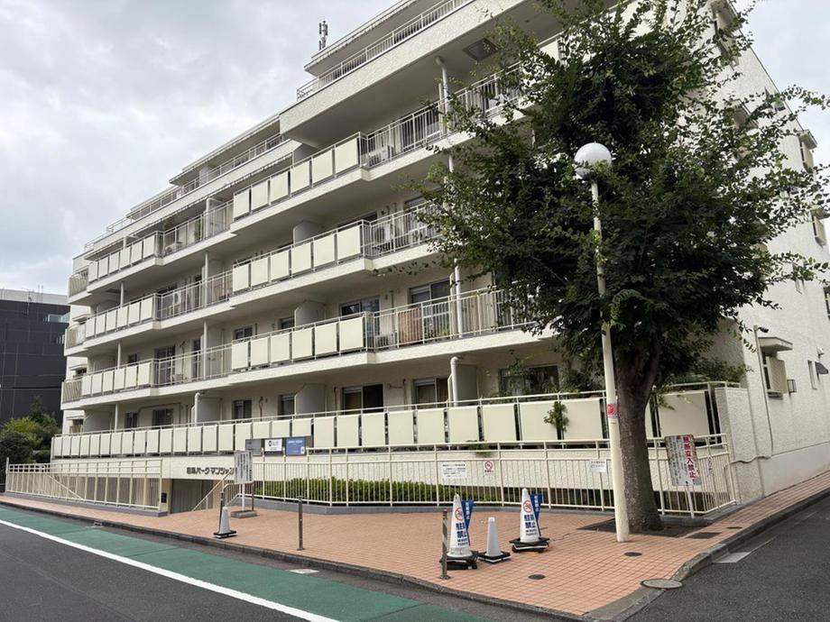 1LDK apartment in Shinagawa Ward, Tokyo - Photo 1