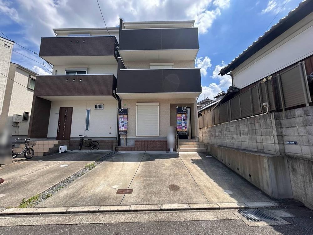 4LDK house in Neyagawa, Osaka - Photo 1
