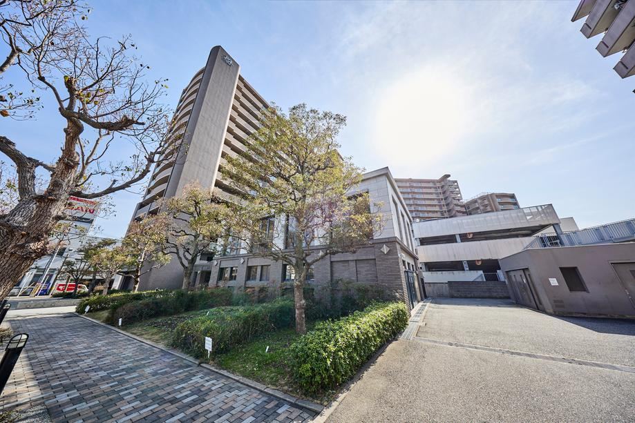 3LDK apartment in Nishiyodogawa Ward, Osaka - Photo 1