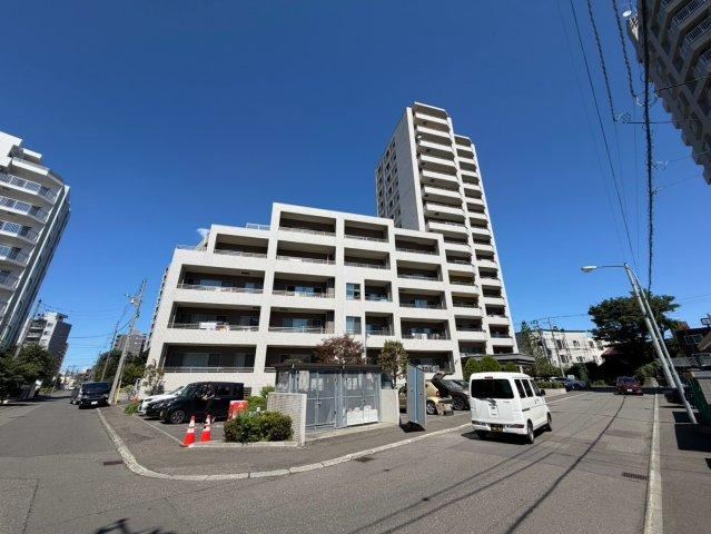 3LDK apartment in Chuo Ward, Sapporo, Hokkaido - Photo 1