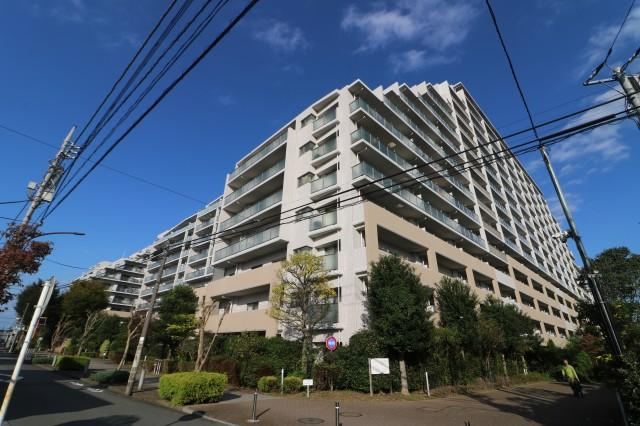 4LDK apartment in Fuchu, Tokyo - Photo 1
