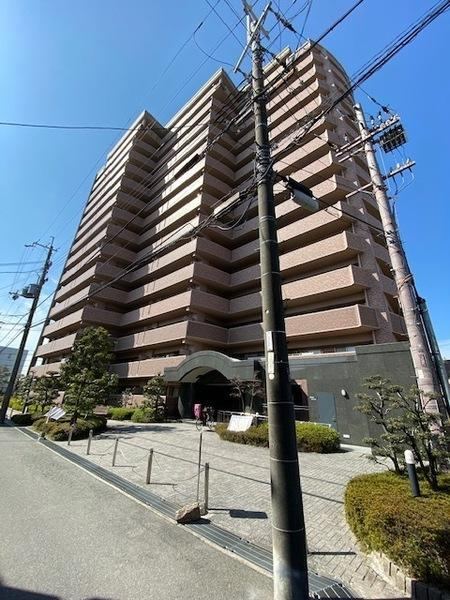 2LDK+S apartment in Neyagawa, Osaka - Photo 1