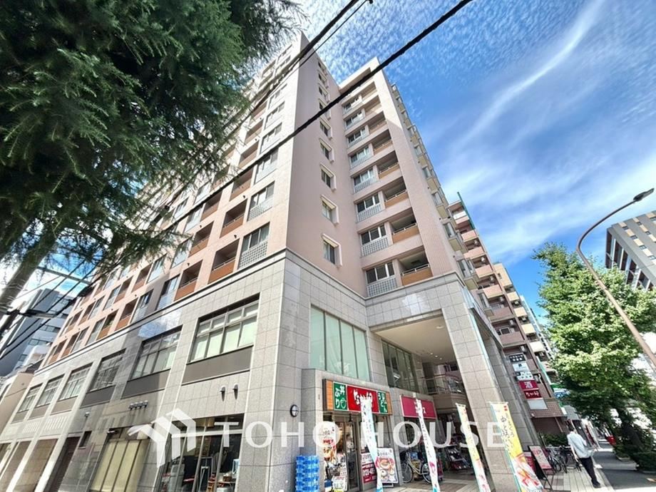 2LDK apartment in Chiyoda Ward, Tokyo - Photo 1