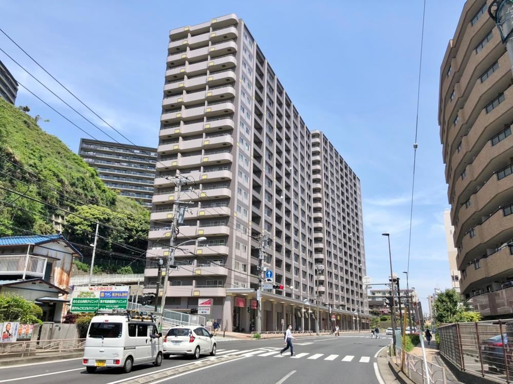 3LDK apartment in Isogo Ward, Yokohama, Kanagawa - Photo 1