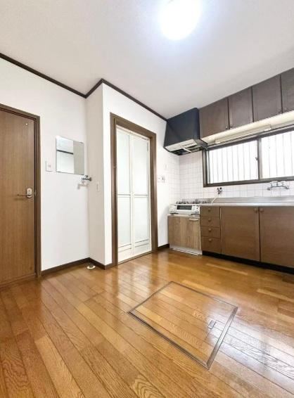 3DK house in Higashinada Ward, Kobe, Hyogo - Photo 1