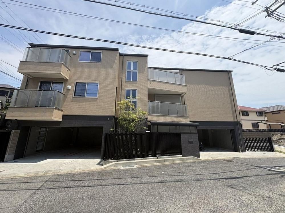 6LDK house in Suma Ward, Kobe, Hyogo - Photo 1