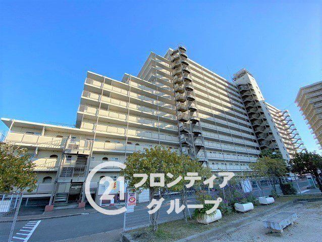 3LDK apartment in Neyagawa, Osaka - Photo 1