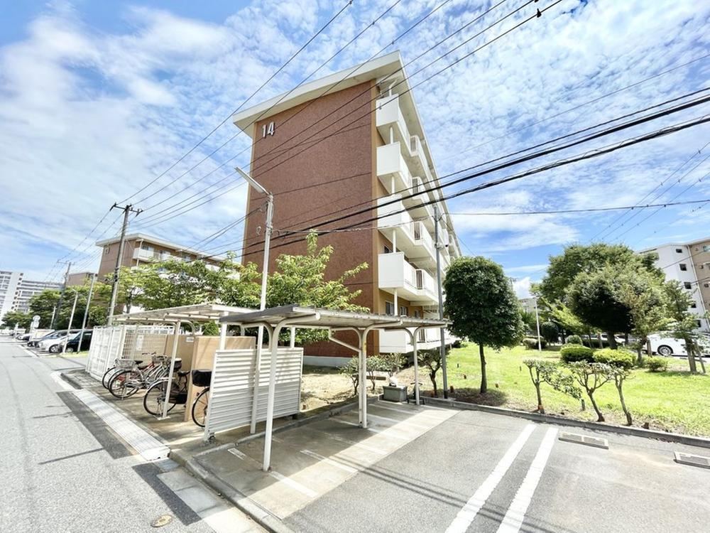 3LDK apartment in Mihama Ward, Chiba - Photo 1