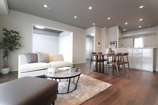 4LDK apartment in Higashiosaka, Osaka - Photo 1