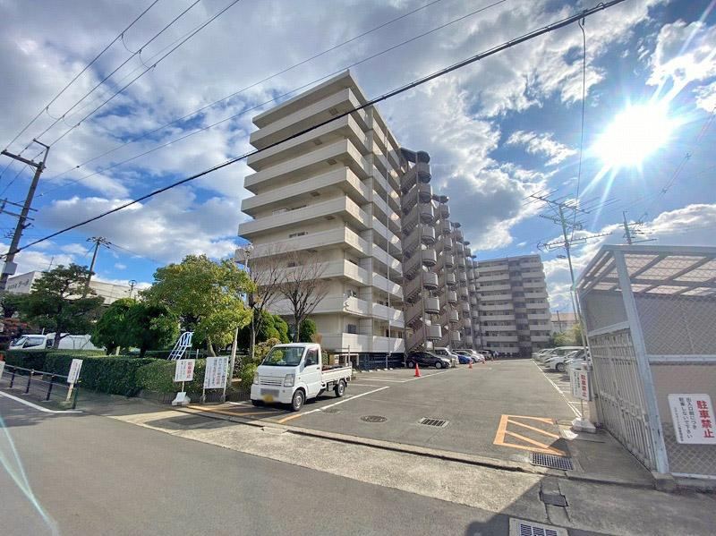 2LDK apartment in Yao, Osaka - Photo 1