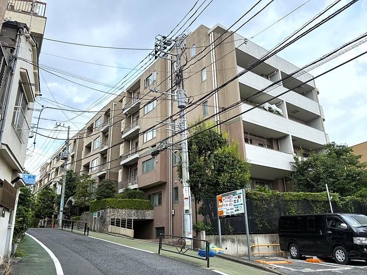 2LDK+S apartment in Bunkyo Ward, Tokyo - Photo 1