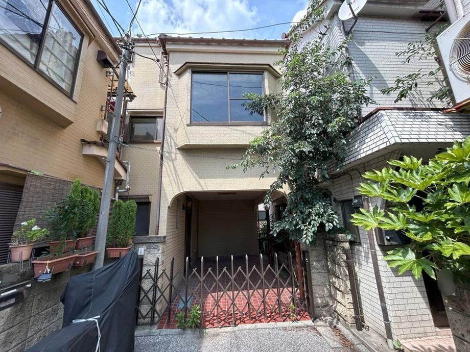 2DK house in Arakawa Ward, Tokyo - Photo 1