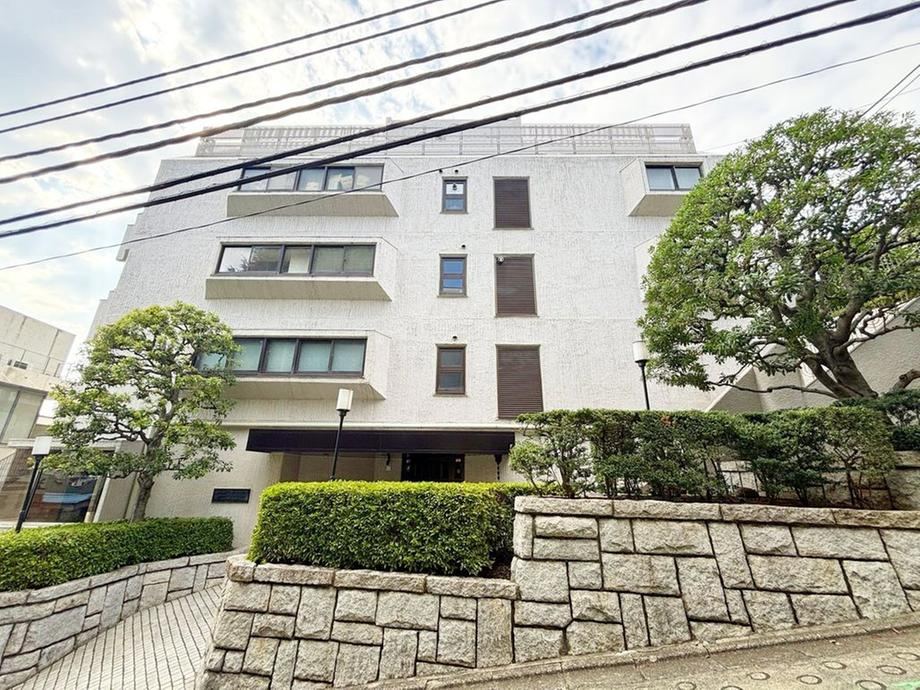 3LDK apartment in Meguro Ward, Tokyo - Photo 1
