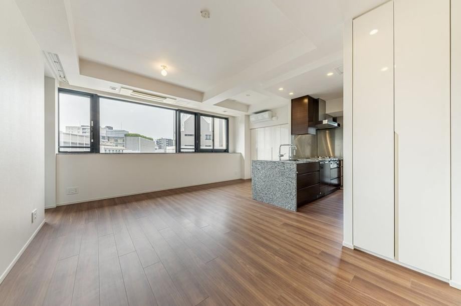2LDK apartment in Chiyoda Ward, Tokyo - Photo 1