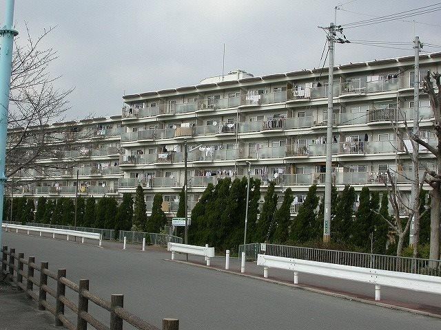 3LDK+S apartment in Takatsuki, Osaka - Photo 1