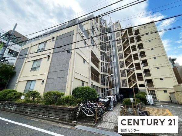 2LDK apartment in Minato Ward, Tokyo - Photo 1