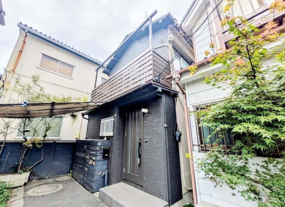 2LDK house in Katsushika Ward, Tokyo - Photo 1