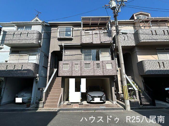 4LDK house in Yao, Osaka - Photo 1