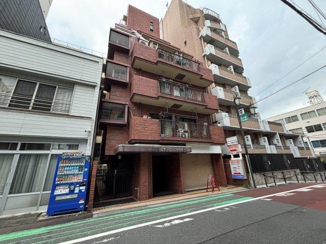 5K apartment in Shinjuku Ward, Tokyo - Photo 1