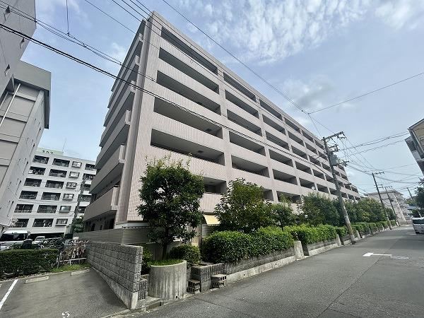 3LDK apartment in Higashiyodogawa Ward, Osaka - Photo 1